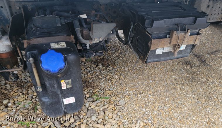 image for item JE9996 2013 Isuzu NPR HD  box truck