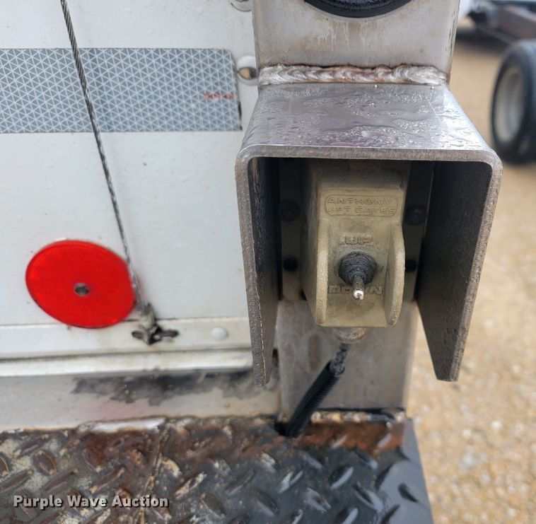 image for item JE9996 2013 Isuzu NPR HD  box truck