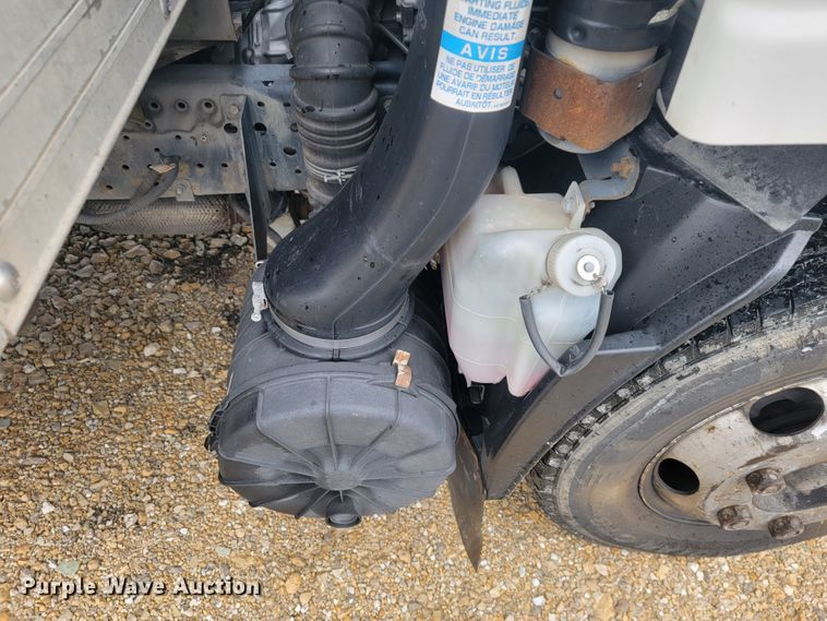 image for item JE9996 2013 Isuzu NPR HD  box truck