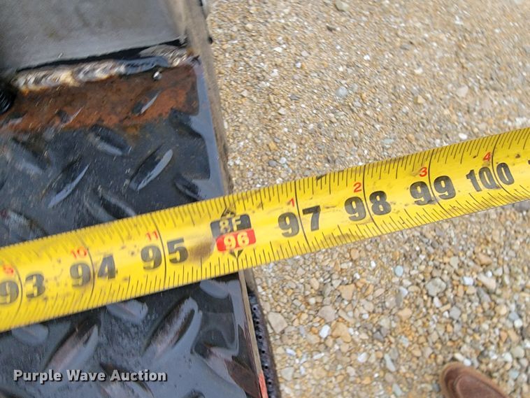 image for item JE9996 2013 Isuzu NPR HD  box truck