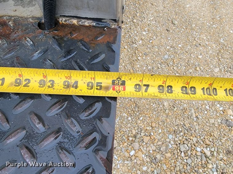 image for item JE9996 2013 Isuzu NPR HD  box truck