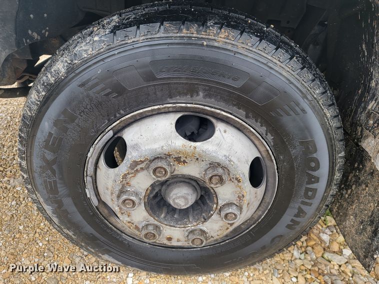 image for item JE9996 2013 Isuzu NPR HD  box truck