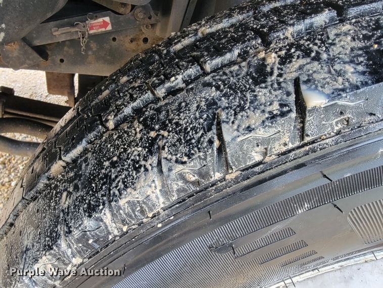 image for item JE9996 2013 Isuzu NPR HD  box truck