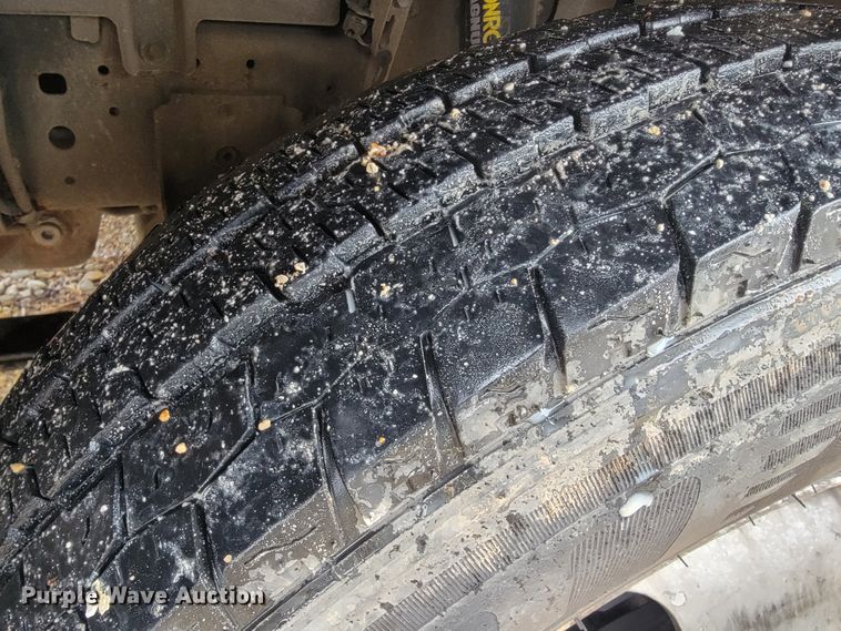 image for item JE9996 2013 Isuzu NPR HD  box truck