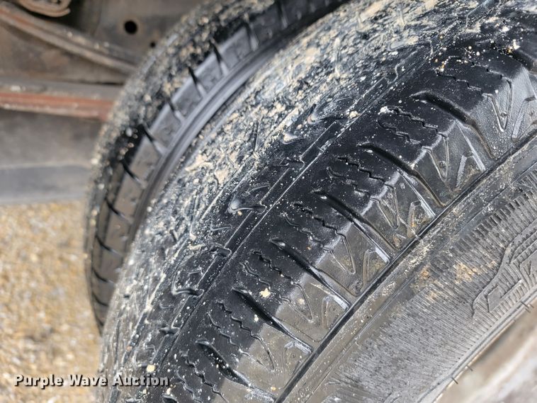 image for item JE9996 2013 Isuzu NPR HD  box truck