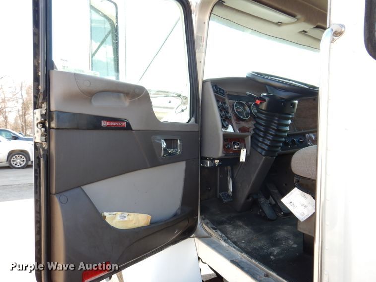 image for item JK9410 2008 Kenworth T300  rollback truck