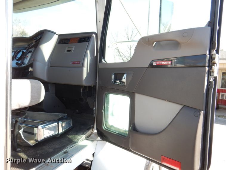 image for item JK9410 2008 Kenworth T300  rollback truck