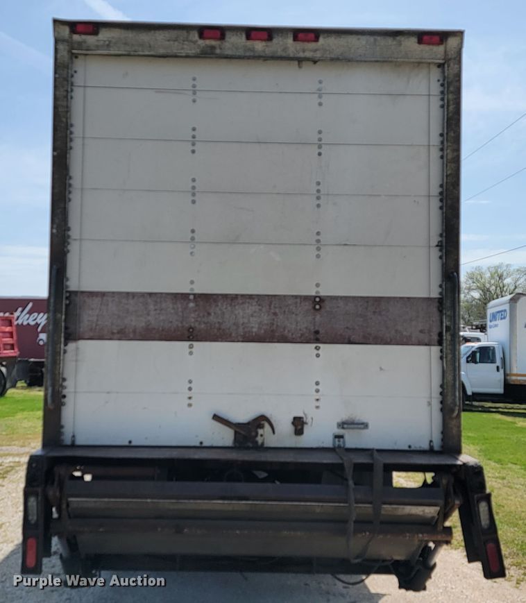 image for item JL9611 1996 International 4700  box truck