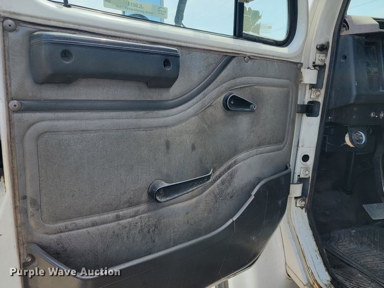 image for item JL9611 1996 International 4700  box truck