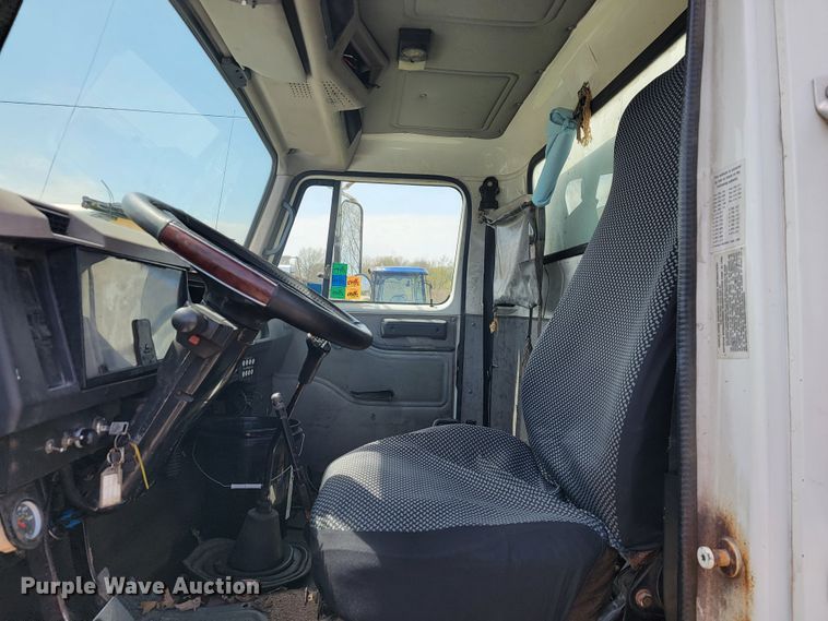 image for item JL9611 1996 International 4700  box truck