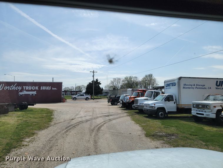 image for item JL9611 1996 International 4700  box truck