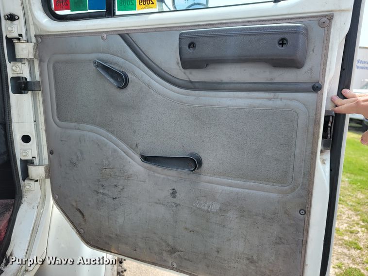 image for item JL9611 1996 International 4700  box truck