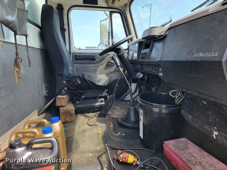 image for item JL9611 1996 International 4700  box truck