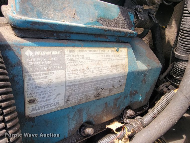 image for item JL9611 1996 International 4700  box truck