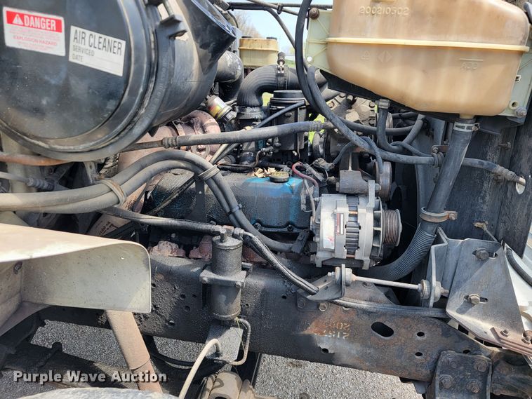 image for item JL9611 1996 International 4700  box truck