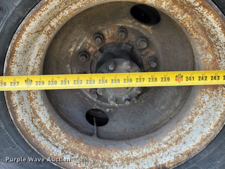 image for item JL9611 1996 International 4700  box truck