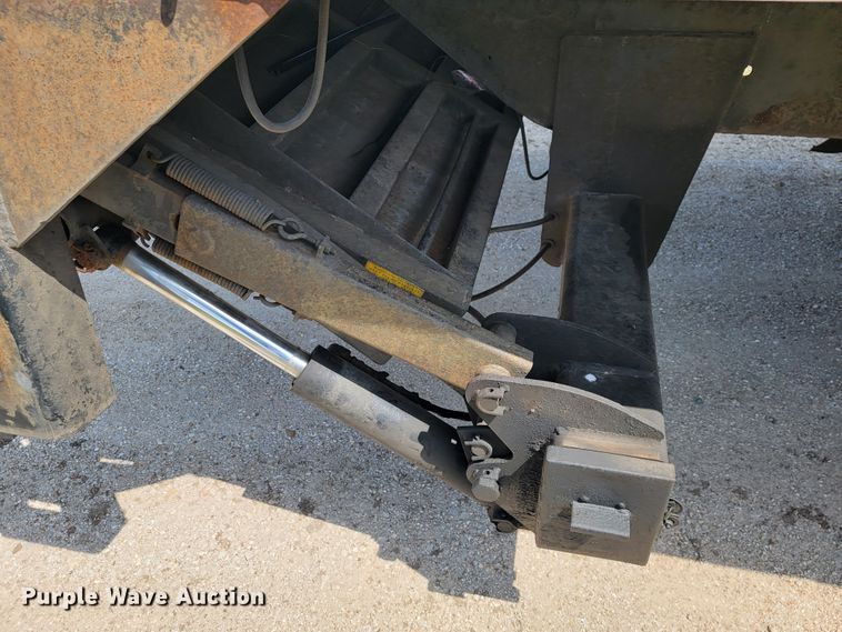 image for item JL9611 1996 International 4700  box truck