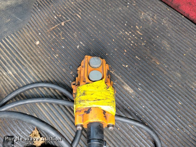 image for item JL9611 1996 International 4700  box truck