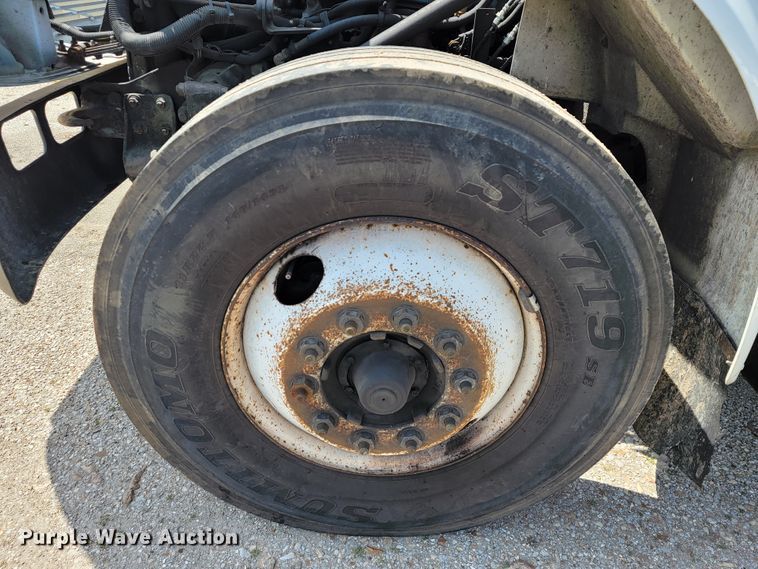 image for item JL9611 1996 International 4700  box truck