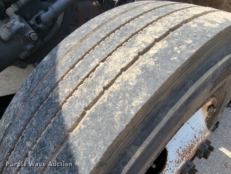 image for item JL9611 1996 International 4700  box truck