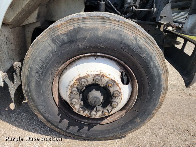 image for item JL9611 1996 International 4700  box truck