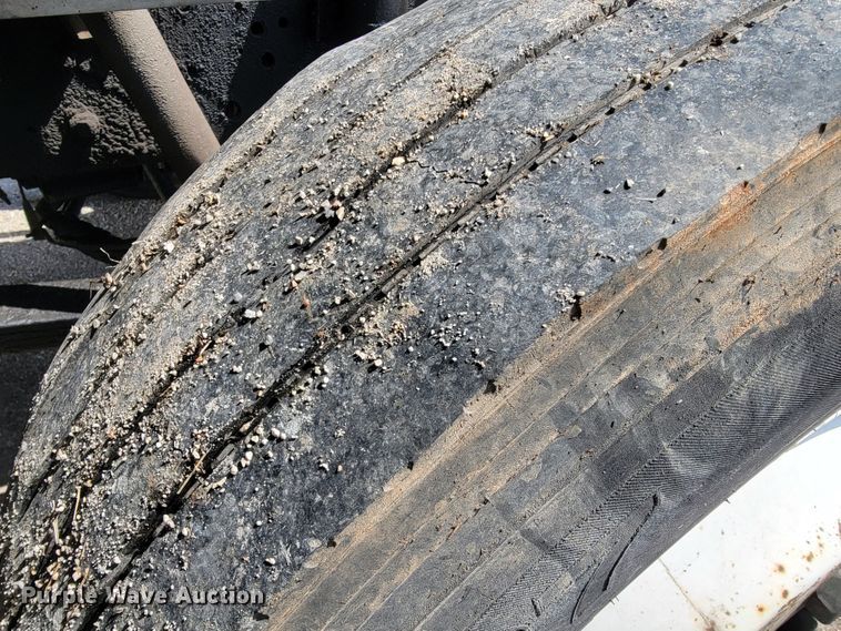 image for item JL9611 1996 International 4700  box truck