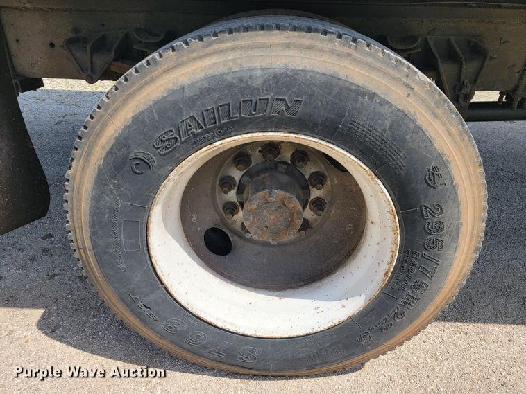 image for item JL9611 1996 International 4700  box truck