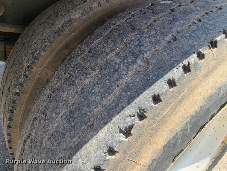 image for item JL9611 1996 International 4700  box truck