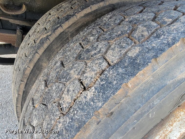 image for item JL9611 1996 International 4700  box truck