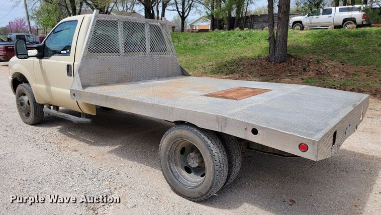 image for item JL9629 2000 Ford F450 Super Duty  flatbed truck