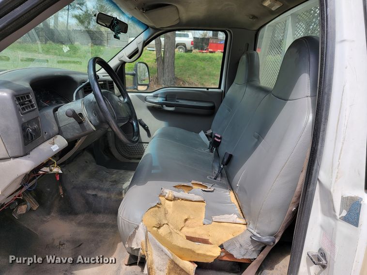 image for item JL9629 2000 Ford F450 Super Duty  flatbed truck