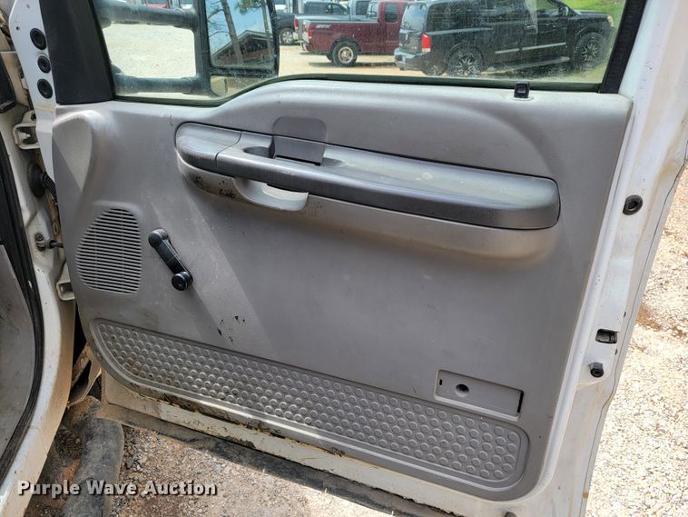 image for item JL9629 2000 Ford F450 Super Duty  flatbed truck