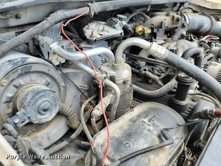 image for item JL9629 2000 Ford F450 Super Duty  flatbed truck