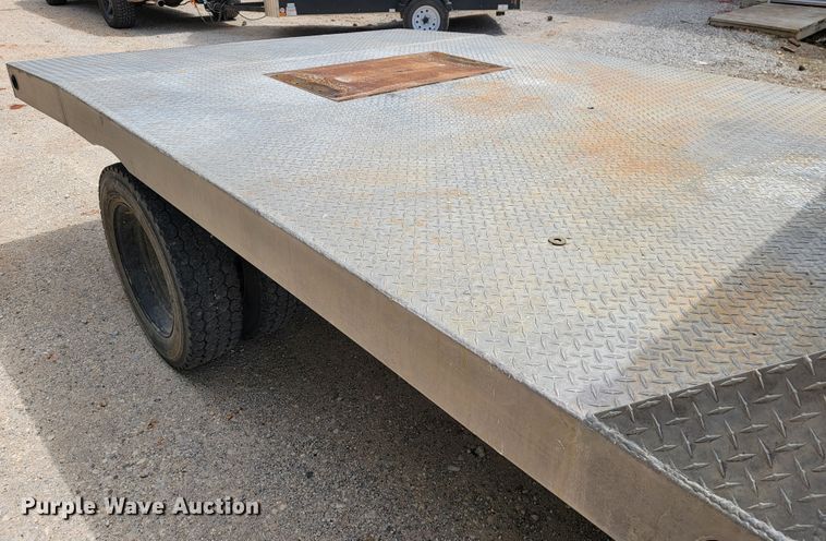 image for item JL9629 2000 Ford F450 Super Duty  flatbed truck