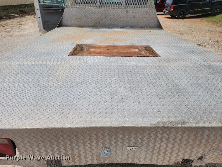 image for item JL9629 2000 Ford F450 Super Duty  flatbed truck