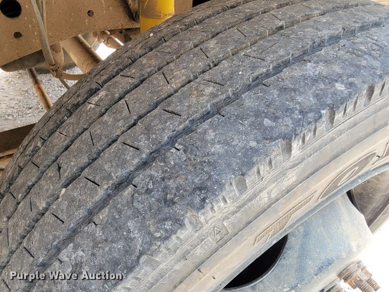 image for item JL9629 2000 Ford F450 Super Duty  flatbed truck