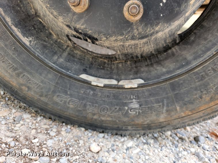 image for item JL9629 2000 Ford F450 Super Duty  flatbed truck