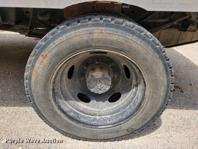 image for item JL9629 2000 Ford F450 Super Duty  flatbed truck