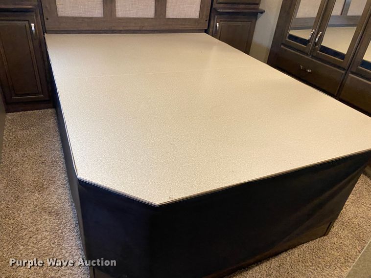 image for item JN9253 2018 Grand Design Solitude  camper