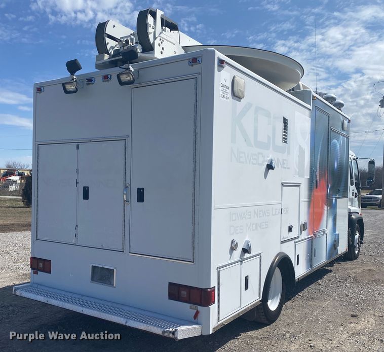 image for item JN9259 1997 GMC T6500  box truck