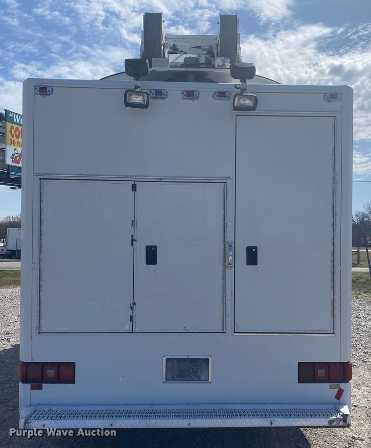 image for item JN9259 1997 GMC T6500  box truck