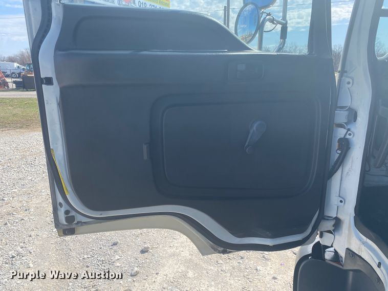 image for item JN9259 1997 GMC T6500  box truck