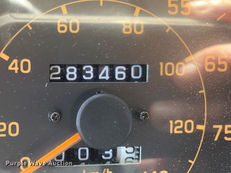 image for item JN9259 1997 GMC T6500  box truck