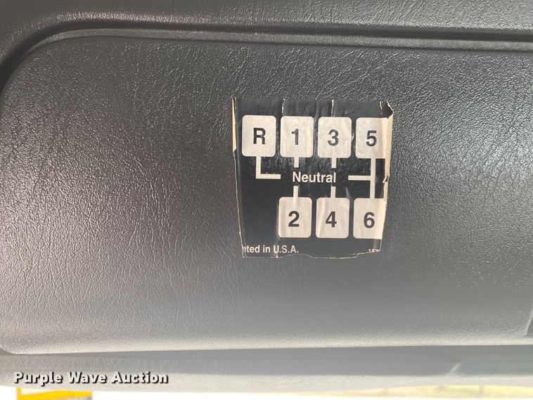 image for item JN9259 1997 GMC T6500  box truck