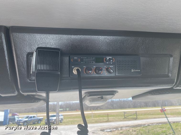 image for item JN9259 1997 GMC T6500  box truck