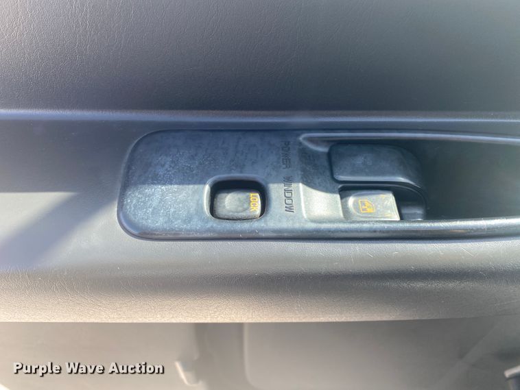 image for item JN9259 1997 GMC T6500  box truck