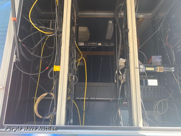 image for item JN9259 1997 GMC T6500  box truck