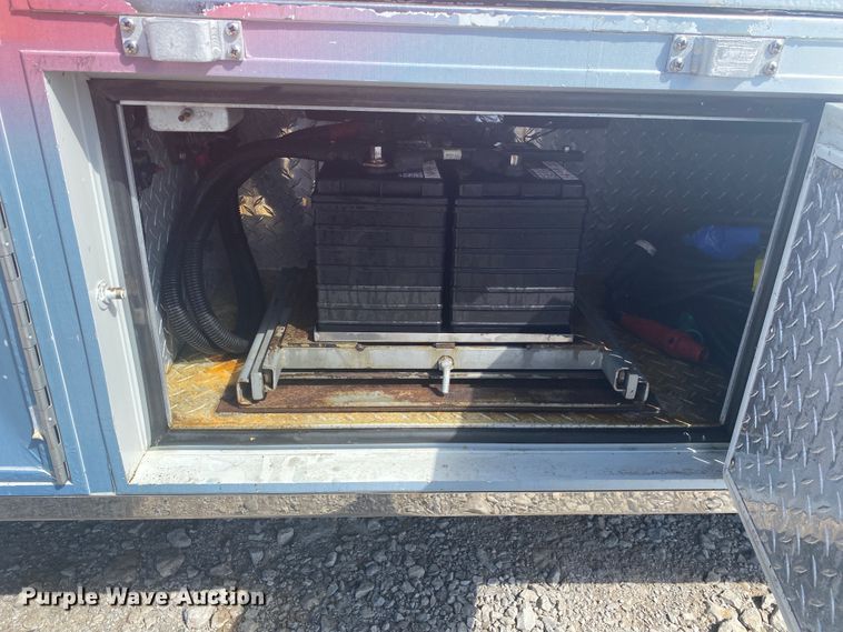 image for item JN9259 1997 GMC T6500  box truck