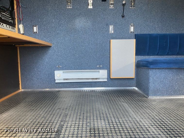 image for item JN9259 1997 GMC T6500  box truck