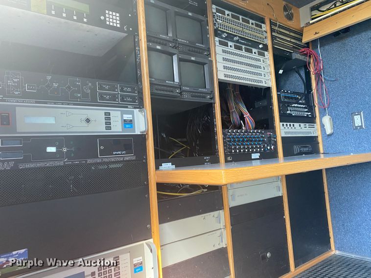 image for item JN9259 1997 GMC T6500  box truck